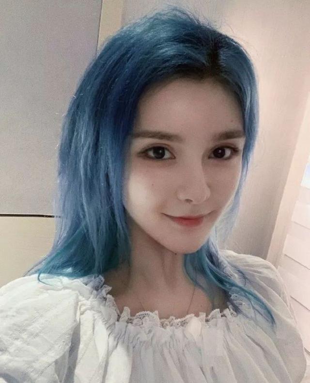 非主流个人资料,杨佳晏(杨佳晏微博(27岁"重生"的逆风翻盘史)_犇涌向