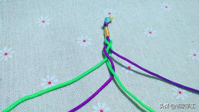 四股辫子的编法慢动作分解，四股辫编法图解（圆形四股辫图文教程编法一）