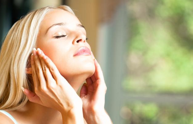 床上的螨虫是什么样子，床上4个迹象说明螨虫（怎么知道床上是否有螨虫）