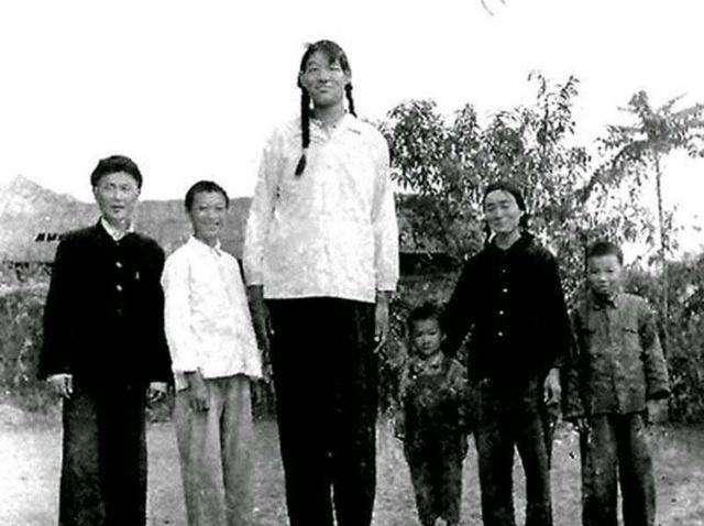 世界最高的女人姚德芬，世界最高的女人姚德芬视频（“女巨人”姚德芬：穿78码鞋）