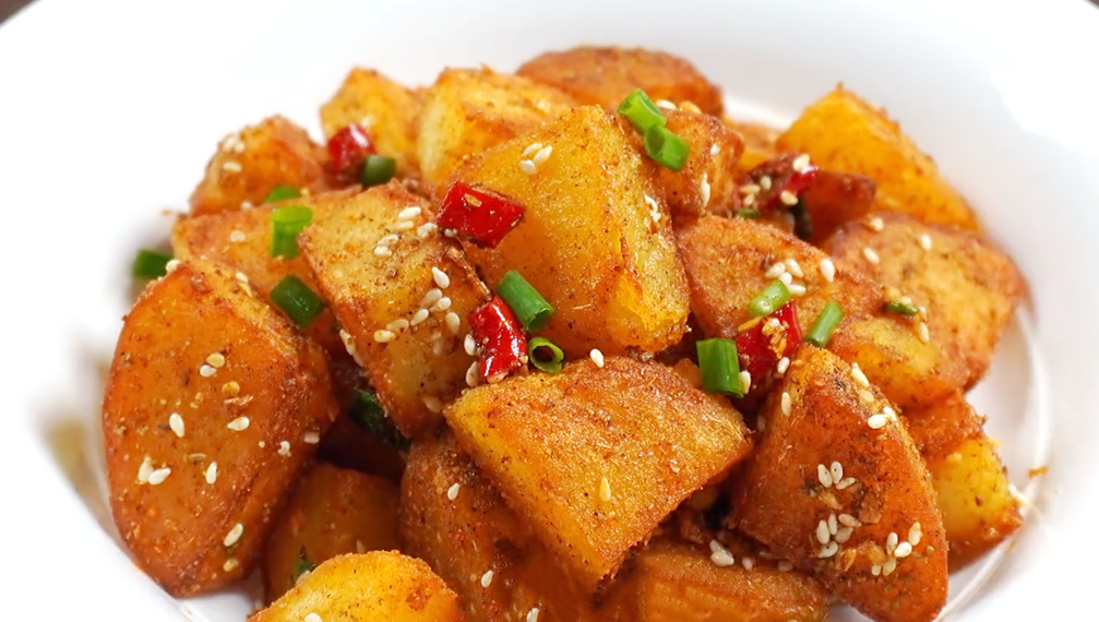 【鍋巴土豆】做法步驟圖 香辣焦香酥脆 2元一大盆-起舞食譜網(wǎng)