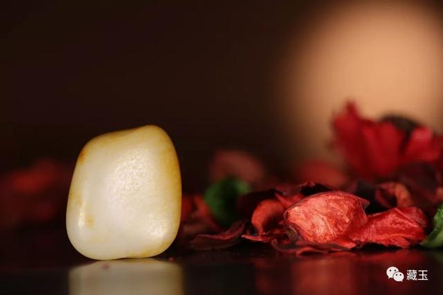 和田玉籽料图片，和田玉籽料真假对比图（初识最美的和田玉：籽料知多少）