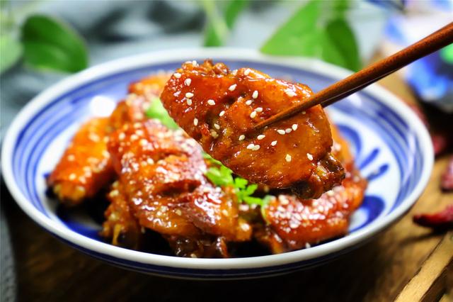 雪碧鸡翅的做法，雪碧鸡翅的做法视频（教你网红做法）