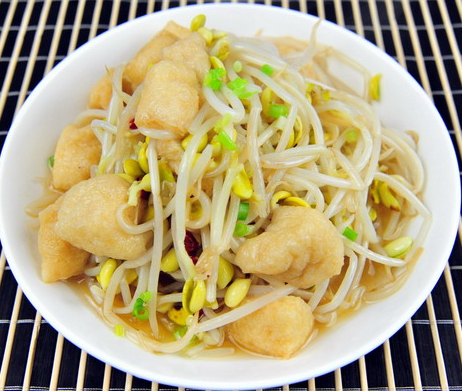 怎样做美味的豆腐炒豆芽，豆腐炒豆芽窍门（豆芽的黄金搭档）