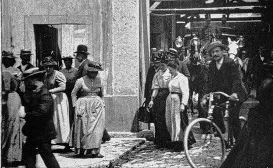 世界上第一部电影，世界上最早的电影是哪部（千万不要眨眼睛，眨完就没了）