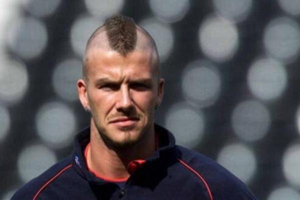 脸大的男生适合什么发型，脸大的男生适合什么发型发际线高（男生脸大什么发型好看）