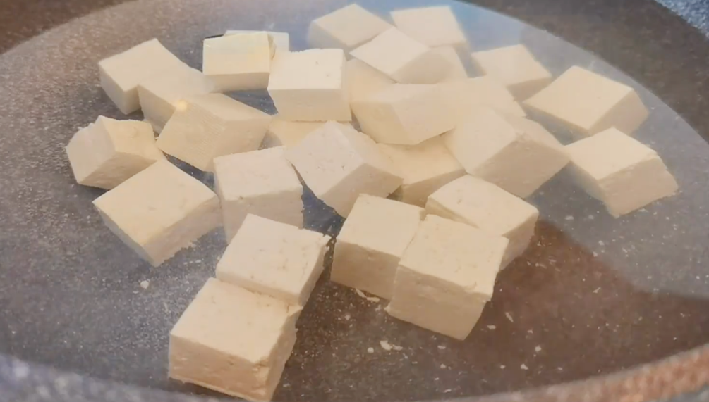 圖片[3]-【大蝦豆腐煲】做法步驟圖 鮮嫩入味 小孩常吃身體長得壯-起舞食譜網