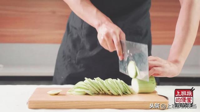 煎饼怎么做，一家人的早餐都解决了