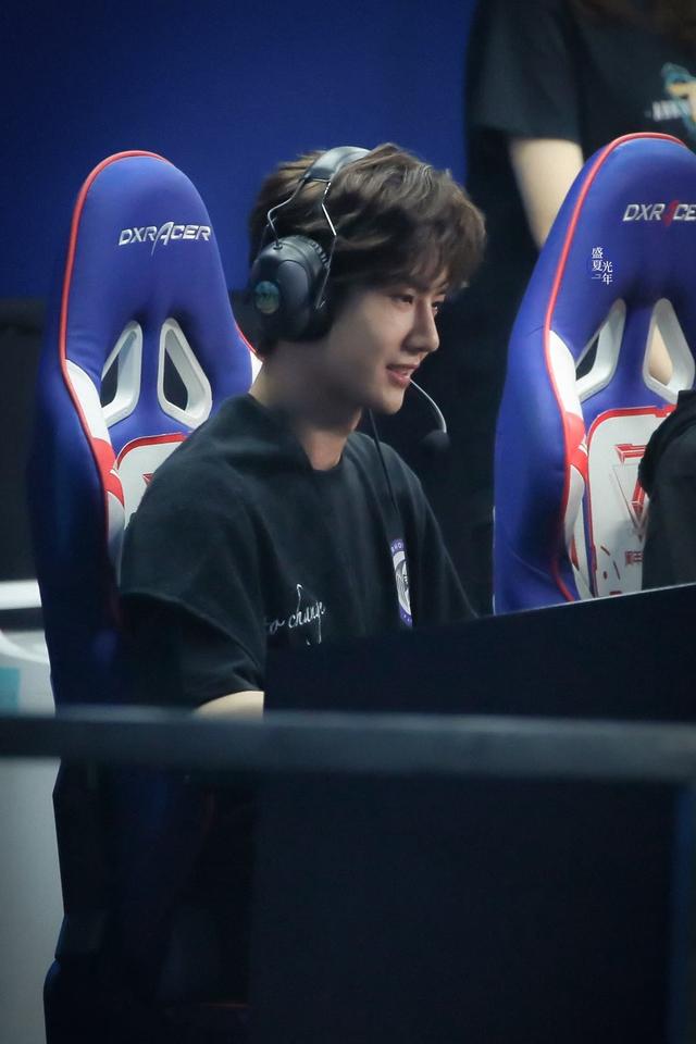 境界的彼方壁纸，境界的彼方，微信头像（突然感觉博辰君好帅），微信头像（你们想要的王一博高清壁纸）