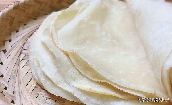 烙薄饼怎么和面烙出来软的，怎么和面烙出的饼柔软（春饼轻薄柔软不发粘）
