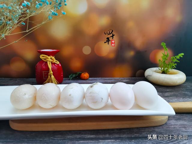 怎样做盐蛋又不咸又有油，怎样做盐蛋又不咸又有油味（干腌法不加1滴水）