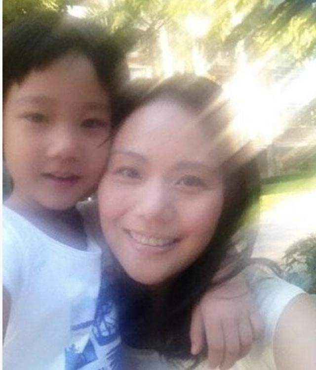 柳红扮演者陈莹晒美照，黄发抢眼颜值胜过林心如