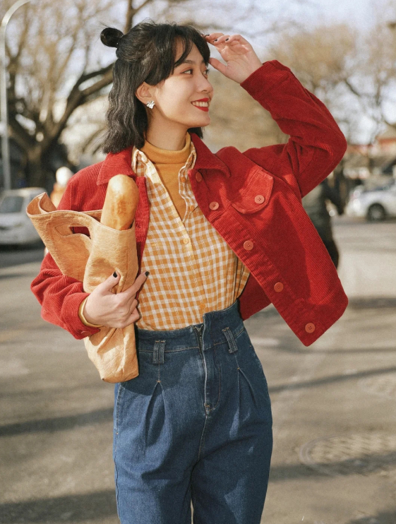 三明治面料是一种什么材质，三明治面料是一种什么材质的面粉（这个秋季火了一种穿法）