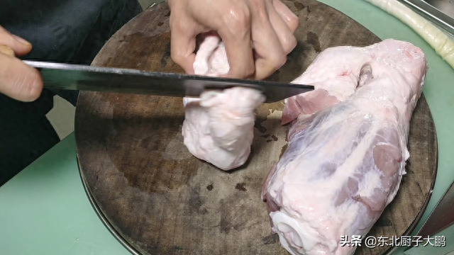 猪腱子肉怎么做好吃法，《酱腱子肉》两种腱子一锅出