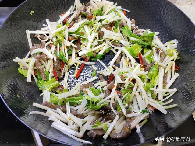 芹菜炒牛肉,芹菜炒牛肉的功效與作用(芹菜炒牛肉我家經常吃)