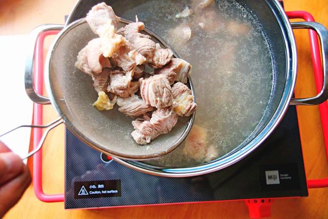 炖牛肉的正确做法，炖牛肉的正确方法（老婆炖牛肉时放了一包茶叶）