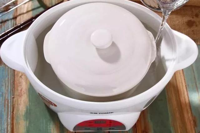 炖煮燕窝方法，炖煮燕窝的方法（从泡发到炖煮）