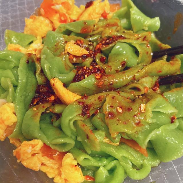 菠菜汁面家常做法，菠菜汁和面怎样做（做法简单易上手）