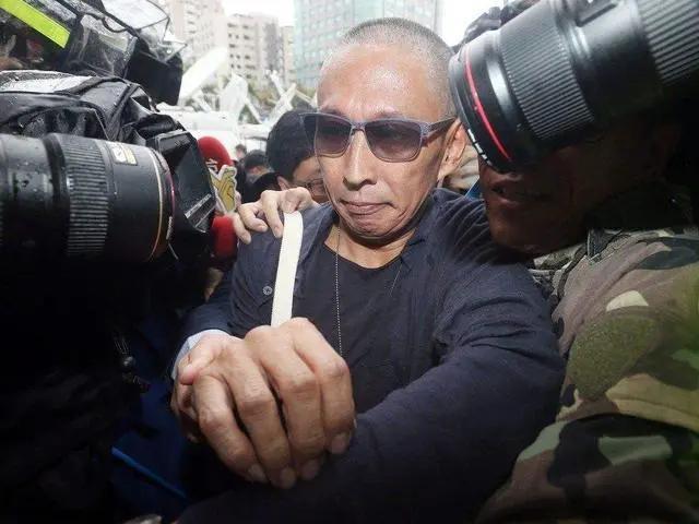 关于指奸是什么意思的信息，曾逼女星拍大尺度床戏强吻张钧甯恶报