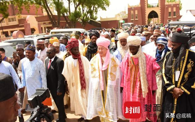 标签非洲酋长什么意思，非洲的酋长是什么意思（90后中国小伙成首个非洲国家“双酋长”）