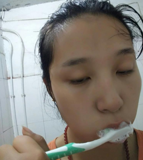 美白牙齿的六个小方法，美白牙齿的六个小方法是什么（6个“低”成本牙齿美白方法）