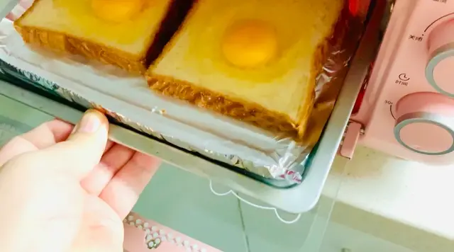 正宗芝士黄油吐司做法，半熟溏心蛋像布丁一样