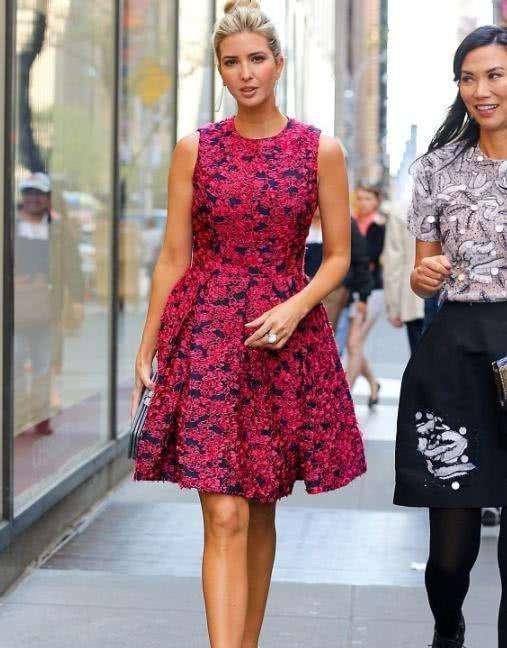 玫红色加什么颜色可调出大红色，玫红色加什么色（试试显白减龄的“玫红色”）