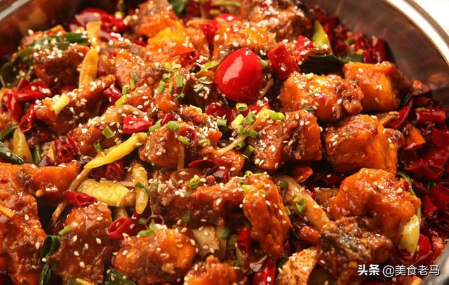 香辣排骨怎么做，香辣排骨火锅怎么做（教你做出一道麻辣鲜香）