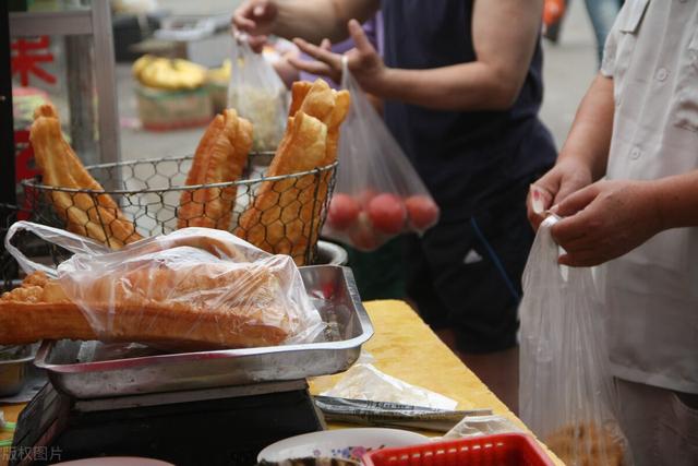 开早餐店赚钱吗，早餐店面一年能赚20万（前妻嫉妒得眼睛发红）