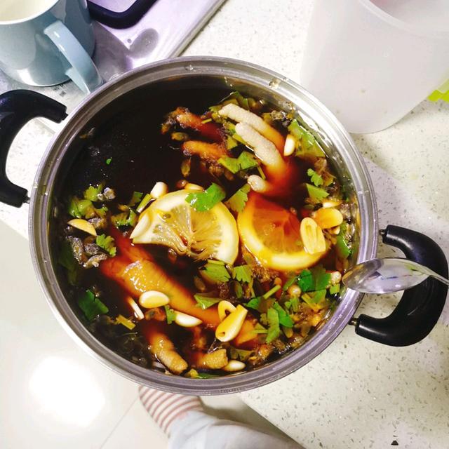 如何做网红鸡爪鸡脚--柠檬百香果鸡爪鸡脚，柠檬鸡脚怎么样做法（的做法+配方）