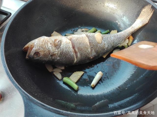 酱焖黄花鱼的正确做法，海边人的家常做法