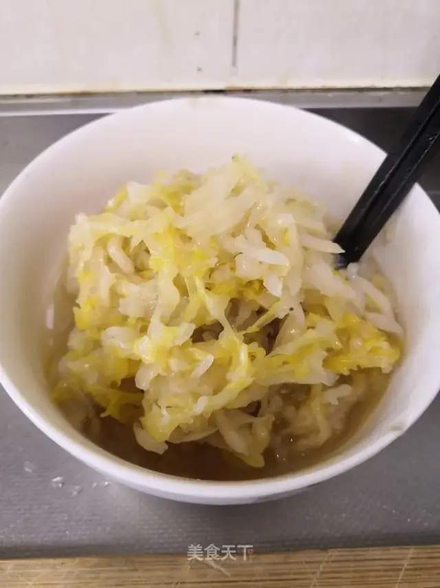 酸菜排骨炖粉条，酸菜排骨炖粉条的做法（口感酸爽很是下饭）