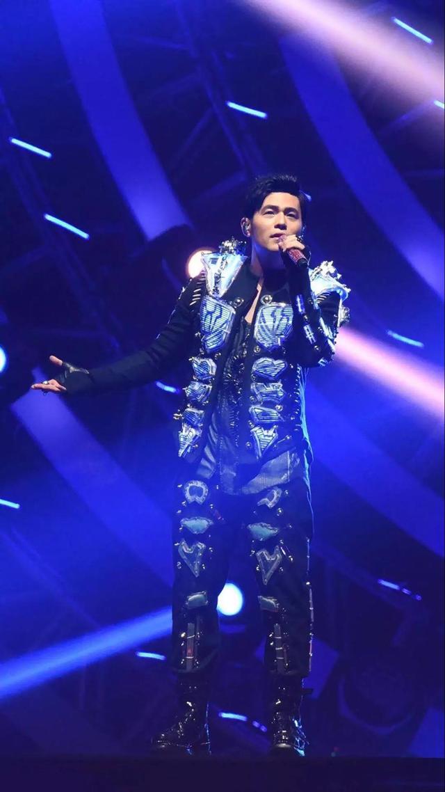 周杰伦高清图片，周杰伦照片（周杰伦高清壁纸：我不曾等雨停）