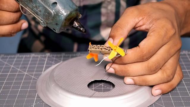 飞盘制作，飞盘局有多纵情声色? 飞盘媛们很主动, 阔少们也不手软（遥控飞盘的制作方法）