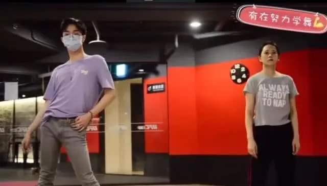 心理学解析：异装癖，异装癖是什么意思（伊能静做法太开明）