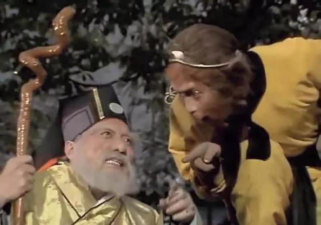 女人梦见灶里烧火添柴，梦见往灶里添柴烧火的意思（唯一可以带老婆享双薪的神仙岗位）