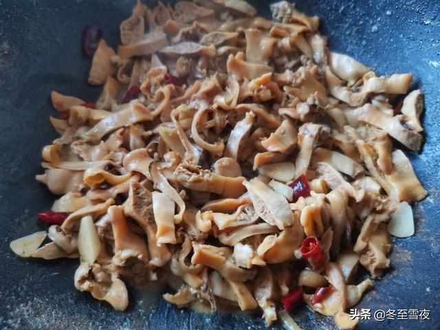 河蚌肉的功效与作用，河蚌肉的功效与作用煲什么最好（河蚌肉和这个食材一起炒）