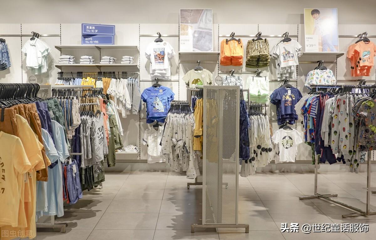 夏天衣服什么时候便宜一点，实体服装店换季时间