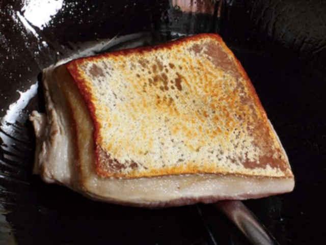 糖稀炸红烧肉怎么炸，糖稀炸红烧肉怎么炸好（这方法大厨一般不说）