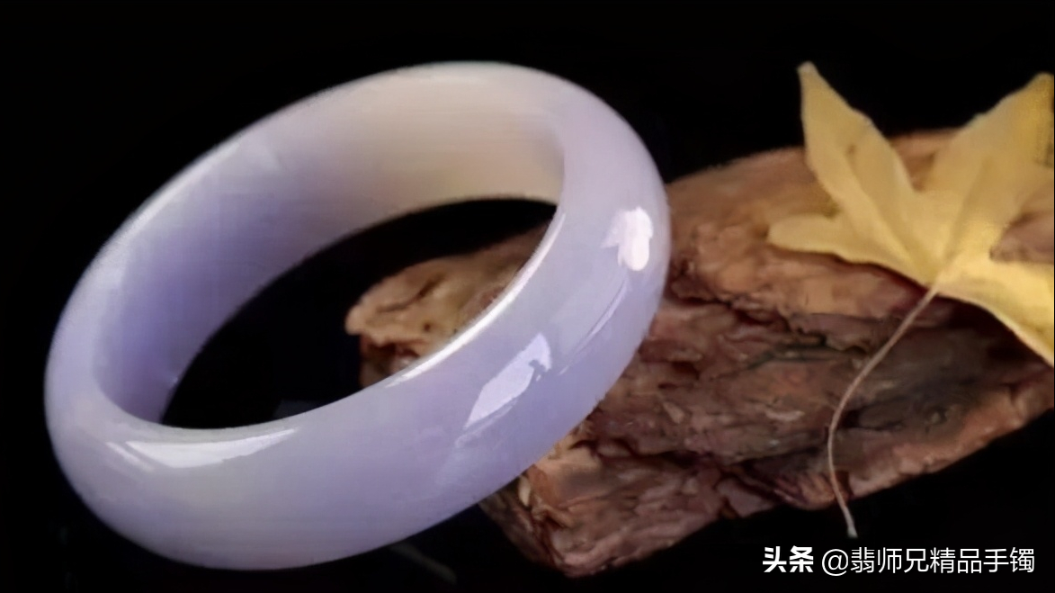 男人送女人手镯代表什么意思，男生送女生手镯的寓意（你知道送翡翠手镯的寓意有哪些呢）