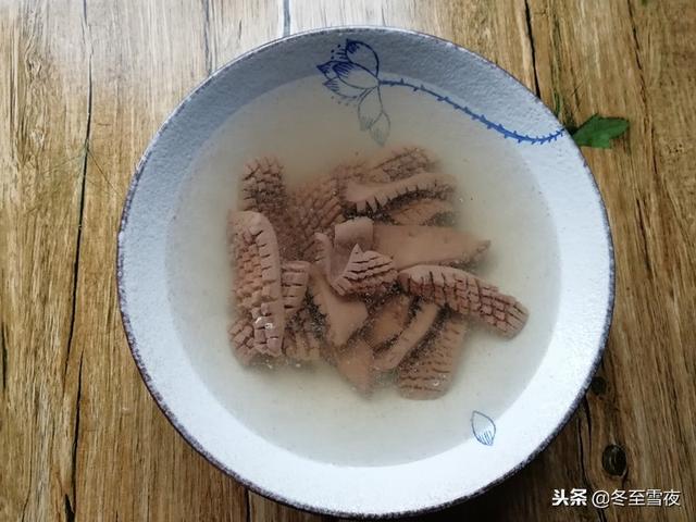 猪腰子怎么切腰花，怎么切猪腰花和做腰花汤（味道不输餐馆大厨）