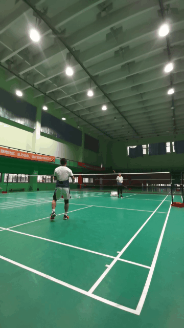 浅谈普通高校羽毛球专项学生劈吊技术教学，羽毛球劈吊和吊球区别（劈吊这招得分利器）