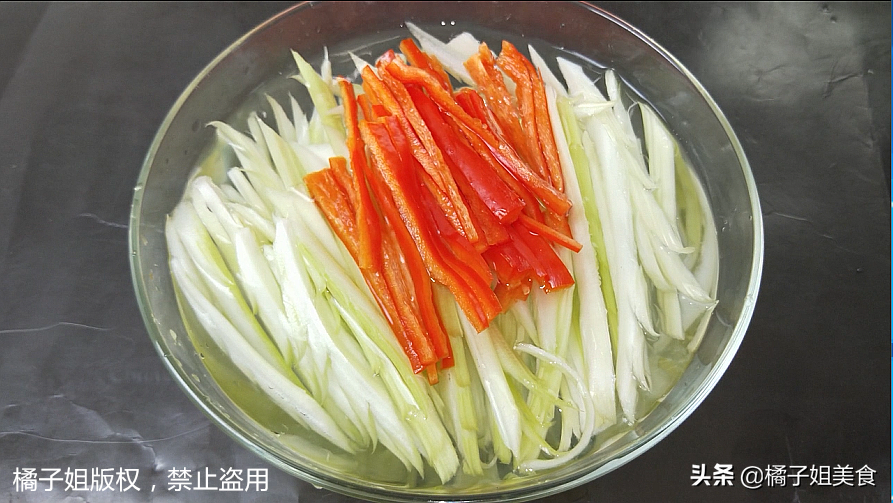 图片[5]-【凉拌芹菜】做法步骤图 不炒不腌制  看着就馋人-起舞食谱网