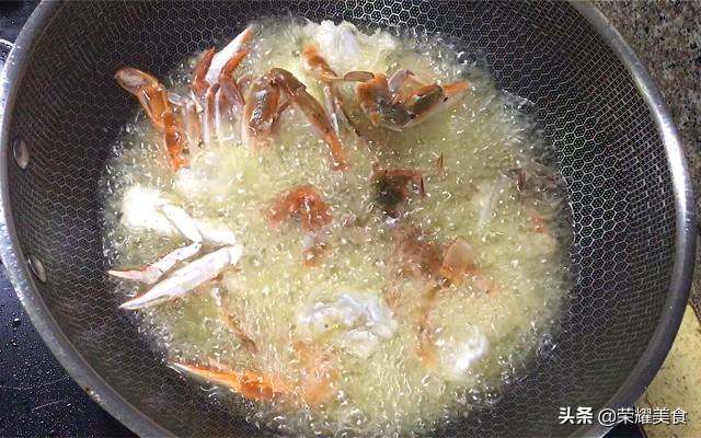 姜葱炒蟹怎么做，爆炒螃蟹怎么做好吃又简单（花蟹怎么做才能对得起它鲜美嫩滑的蟹肉）
