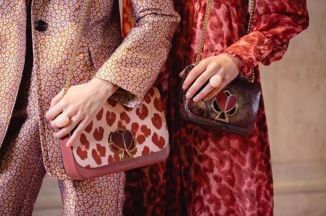 mk包包属于什么档次，MK包包属于什么档次（这五个颜值与质感均在线的包包品牌）