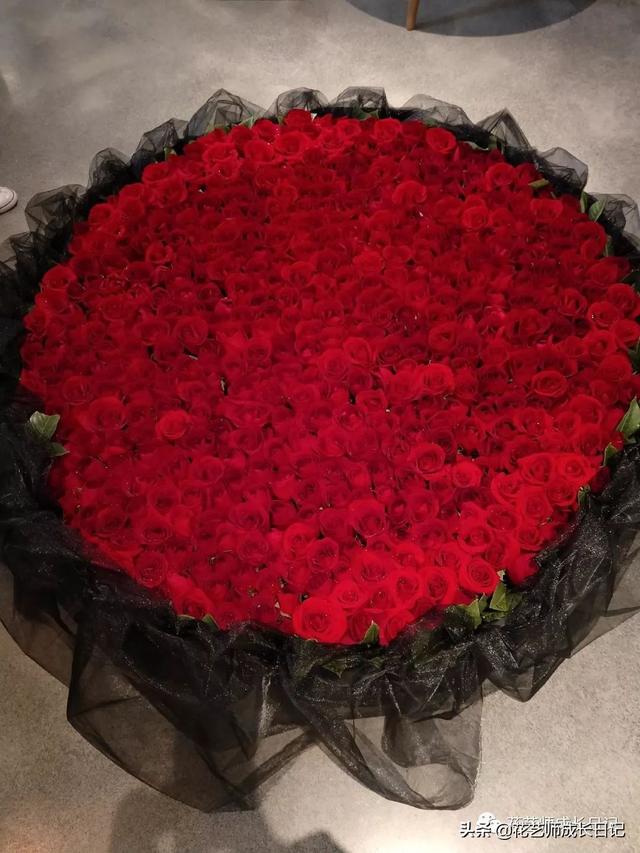 玫瑰花的寓意和花语，香槟色玫瑰（香槟色玫瑰代表什么）