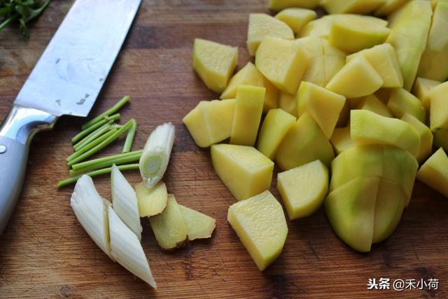 土豆轻松炖烂的技巧，如何把土豆炖烂（炖土豆多加这一步）