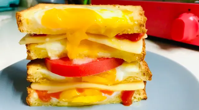 正宗芝士黄油吐司做法，半熟溏心蛋像布丁一样