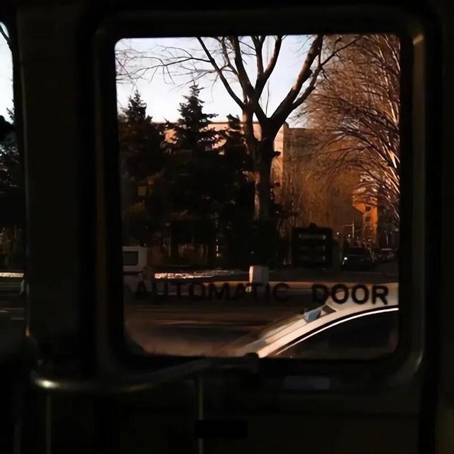 黑色系壁纸.，黑色系壁纸女生（愿你常开心常欣喜图片）