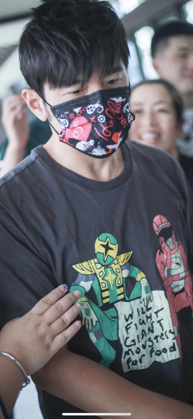 周杰伦高清图片，周杰伦照片（周杰伦高清壁纸：我不曾等雨停）